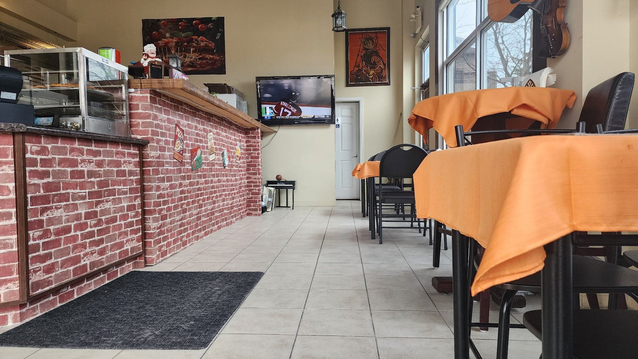The dining room at Pizzeria La Terrazza